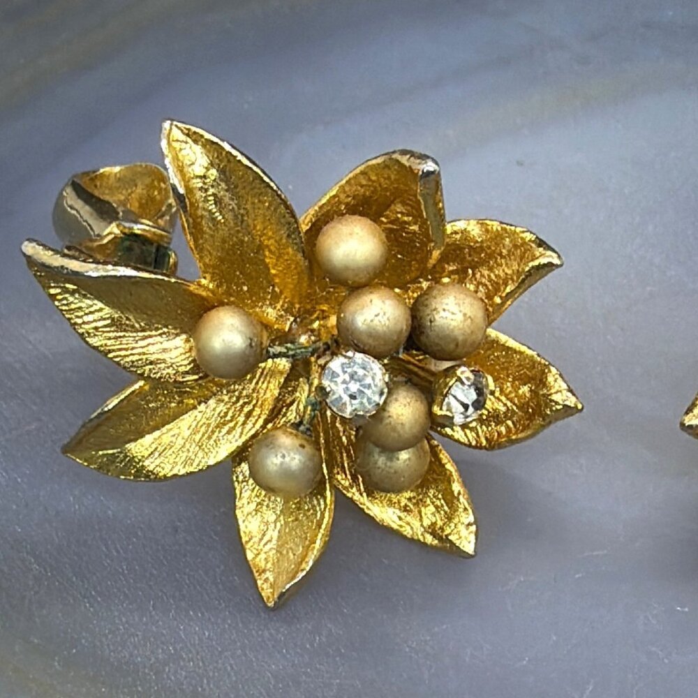 VTG MCM 1950s 3D Floral Clip On Earrings Faux Pearl Rhinestone Layered Flower - Picture 8 of 16